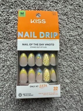NWT KISS Nail Drip Press-On Nails in Yellow Accent